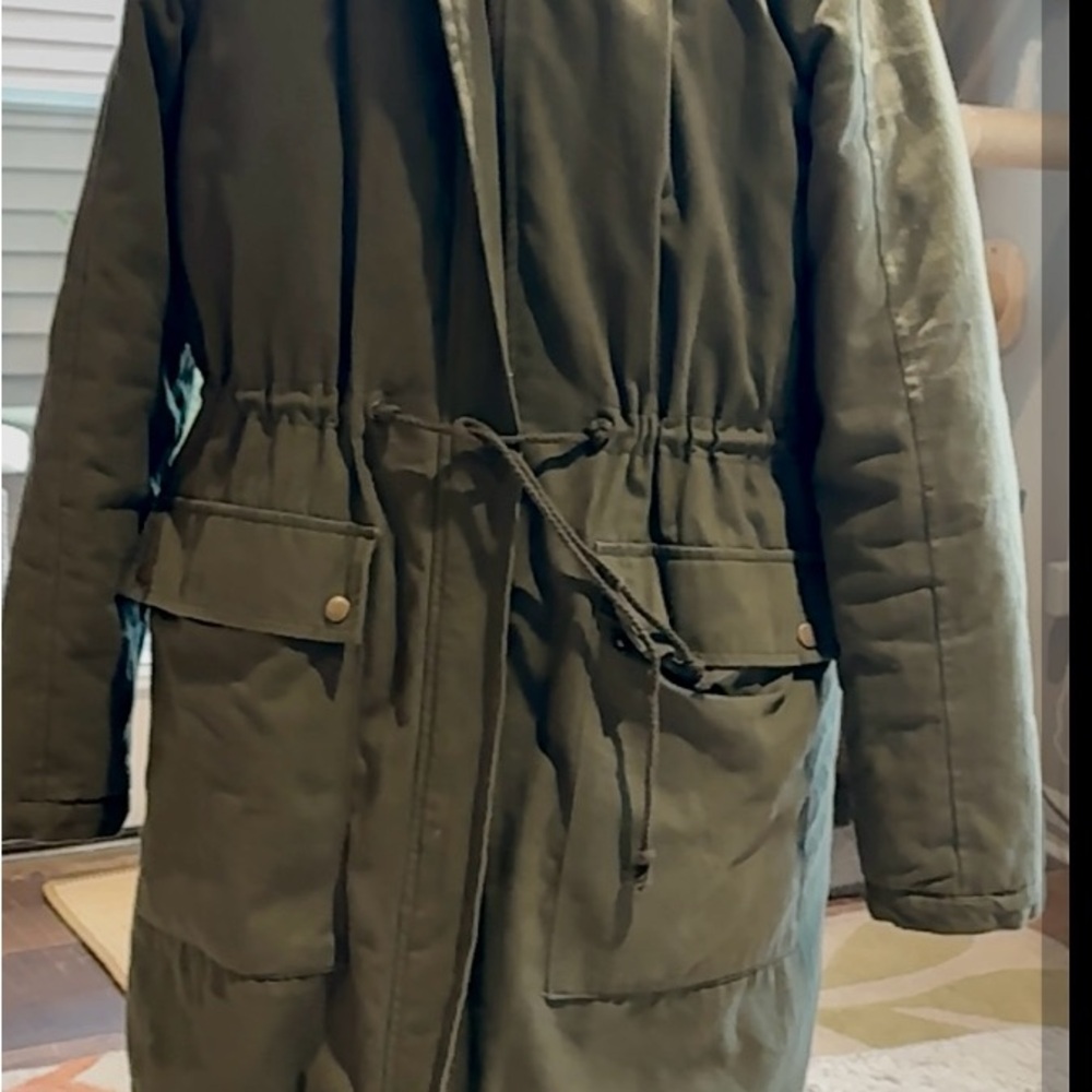 JustFab lined and warm will filling in jacket. Like new preloved conditi…